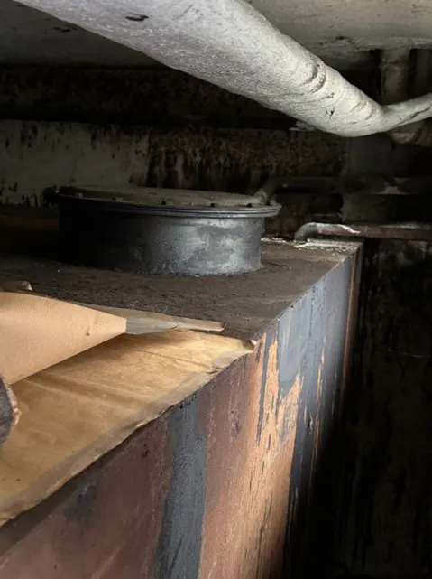 immagine serbatoio parallelepipedo da bonificare e poi tagliare per estrarlo e smaltirlo